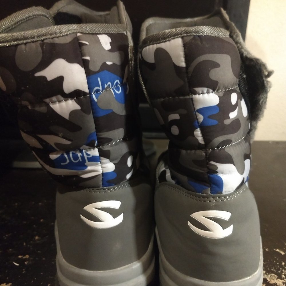 Men's size 6 snow boots